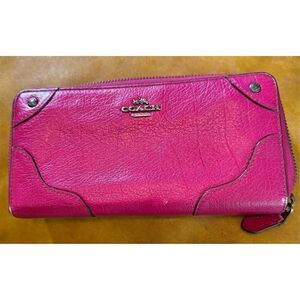 Coach Women's Pink Leather Zip-Around Wallet Credit Card Holder